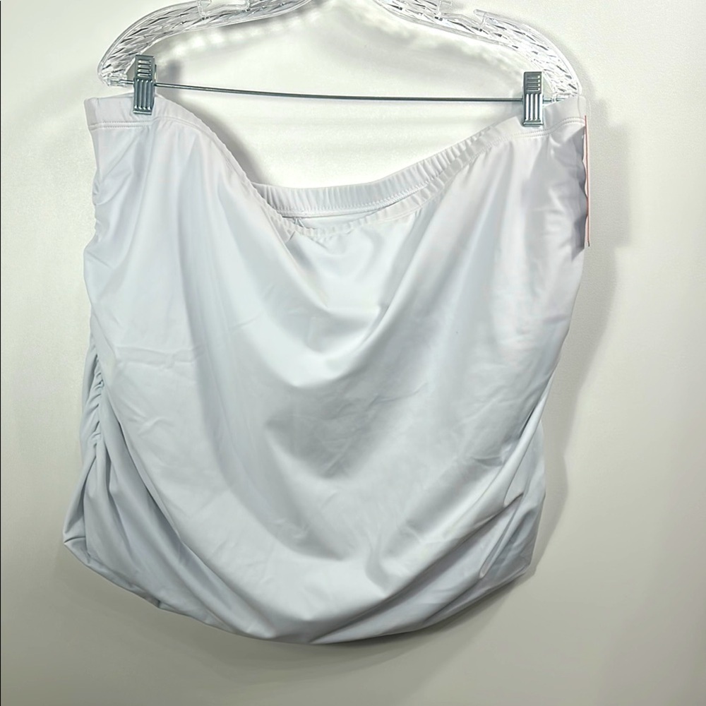 Swimsuits For All White Swim Skirt Ruching on sides size 24. NWT.